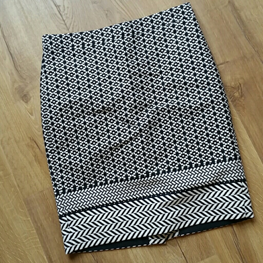 B&W Pencil Skirt - Courtney's Closet